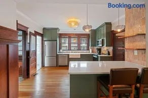 Historic Home in Downtown Vancouver - Image 3