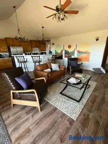 Stylish Country Home with Hot Tub and Amazing Views on 40 Acres - Image 2