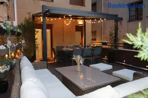 Edificio Privado con Terraza - Image 4