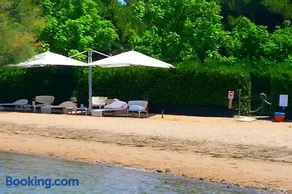 Secluded house with great view and private beach - Image 3