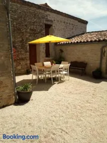 CHAMBRE A LA CAMPAGNE - CHARENTE - Image 2