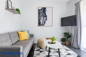 Modern Beach Front Apartment - Image 2