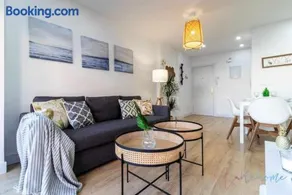 Apartamento 2 en Estadio Sevilla, 6 plazas y metro - Image 1