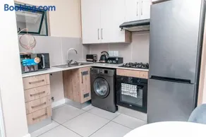 Luxury Ultra Modern Apartment - Queen Bed, Inverter, Pool, Gym & Spacious Balcony - Image 3