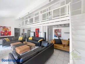 T6 Unique, Chic and Artistic with large terrace - Image 1