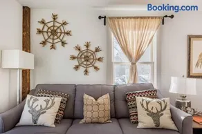 Go Skiing or Hiking from an Enchanting, Light-Filled Home - Image 2