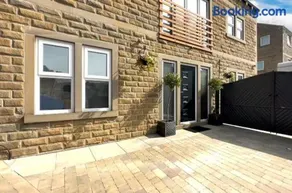 RA7C Stylish Loft Stay - Image 5