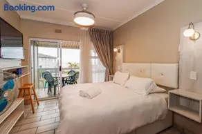 Uvongo Chalet 11 - Image 1