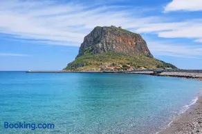 Matroni's House - Seafront Getaway in Monemvasia - Image 4