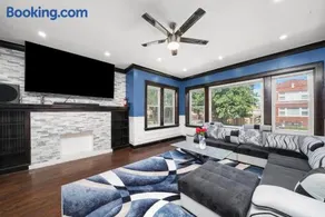 Gorgeous 5 BR Gem with Games - Image 4