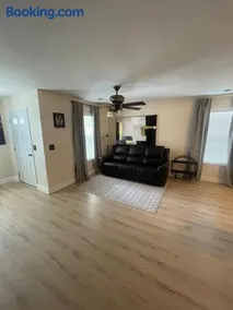 Beautiful Home Near Fort Jackson & USC - Image 3