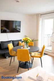 Platz für 8 Pers - C4S Come4Stay Monteure "InnArt" Boxspringbett Einzelbett Töging am Inn, Parkplatz, WLAN, Balkon, Smart TV, voll ausgestatteter Küche, Waschmaschine - Image 1