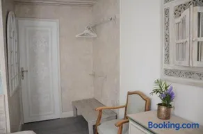 Petite chambre 2 personnes dans maison d'artiste centre ville - Image 3