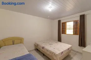 Casa com Piscina e Churrasqueira em Juquiazinho - Image 3
