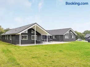 Luxury Beach House for 20 - Image 2