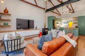 Piccadilly House Bo Kaap Gem With Pool - Image 3