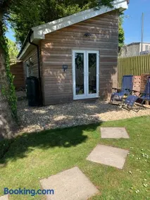 Y Caban-The Cabin-2 Guests-Private Parking-Fast WIFI - Image 1