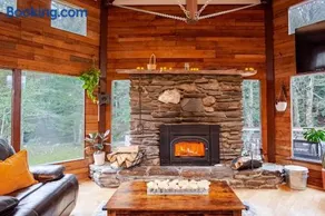MapleCastle == HotTub, RiverSide, IndoorHummock, FirePlace, BackYard - Image 4