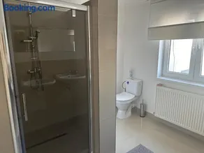 Quiet apartment by the center - Image 4