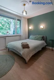 Apartament Fala By Metro No-AC Rolety Blackout A Fan Self-CheckIn Parkview 30min Metro to Narodowy Stadium Klub Stodoła SGH Public Parking Fast WiFi - Image 2