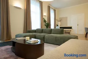Chic 180m 3BR Apt near Parliament, Self Check-in - Image 2