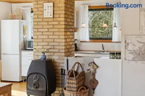 Cozy Holiday Home Near Beach And Town Life - Image 2