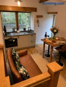Romantic Luxury Hideaway, Aysgarth Falls - Image 3