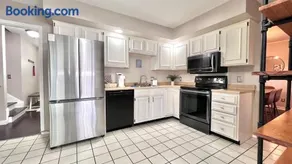 Parkside Home Close To Campus 3 Bd 2 Ba - Image 1