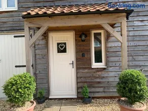 The Tea Barn, an entire cosy guest accommodation with small garden and breakfast included, in the quiet small village of Hawkeridge with a pub one minute walk away! - Image 3
