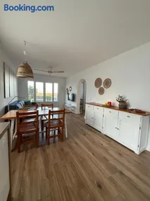 Ca la Marta apartamento con piscina y jardín a 150m de la playa - Image 3