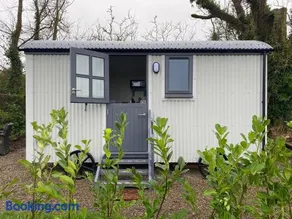 1 Bed Pod - Sleeps 2 - Pets - Garden - Parking - Image 1