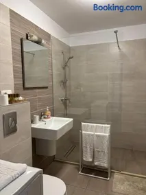 Apartament Marcel - Coresi Mall - Image 1