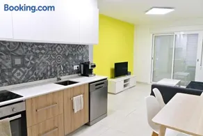 Apartamento REFORMADO en 2021 a 100m Playa Morro de Gós 1 Dormitorio y salón con sofá cama Parking privado - Image 1