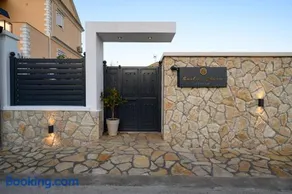 Rustic Charm Villa - Image 4