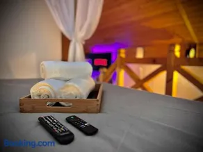Stay by Home Deluxe Apartment WiFi-PS4-TV-Loft-Bath-Kitchen - Image 1