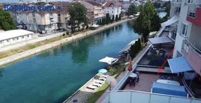 Riverside Apartment - Image 2