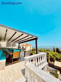 Iris Luxury House - Image 1