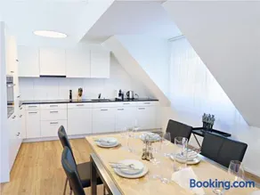 Exklusive 4.5 Zimmer Wohnung für Familien und Business - Image 2