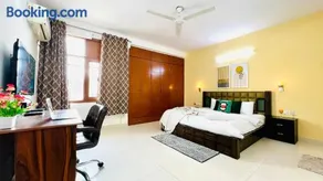 Bluo Classic 1BHK - Defence Colony Mkt - Image 2