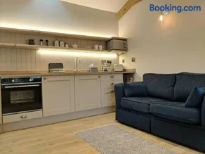SKITTLES - charming one bedroom apartment - parking - easy access to Bath - Image 2