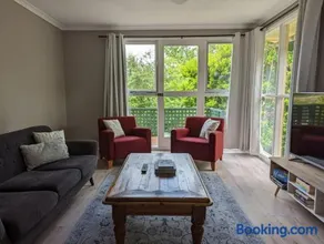 Happy Spacious Home nr Canberra Hospital - Image 2