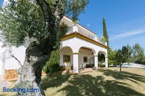 Villa Linda, ruime privé-villa met zwembad met prachtige tuin - Image 5