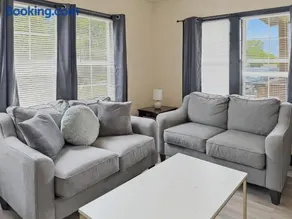 The Warm Retreat 3BR Home in Pryor OK - Image 1