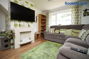 3 Bedroom family home Newport, Located next to M4 - Image 1