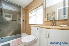 Racing Accommodation on course - Image 2