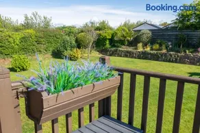 Garden View Apartment - Image 2