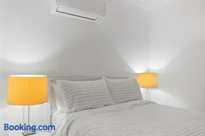 Classy Modern self contained Studio- Private & Peaceful - Image 1