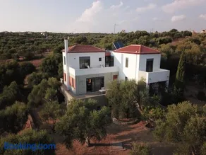 LIOFYTO - Stylish villa with views to Foinikounda bay - Image 1