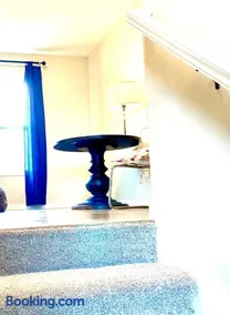 Newly Built Spacious Quiet 3 Bed Rm House with Backyard and Parking - Image 5