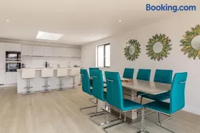 8 Challacombe - Luxury Apartment at Byron Woolacombe, only 4 minute walk to Woolacombe Beach! - Image 4